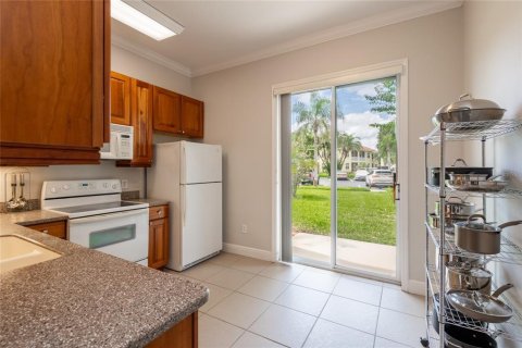 Condo in Land O' Lakes, Florida, 2 bedrooms  № 2400390 - photo 15