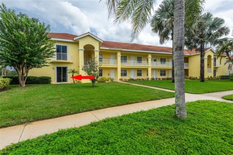 Condo in Land O' Lakes, Florida, 2 bedrooms  № 2400390 - photo 3
