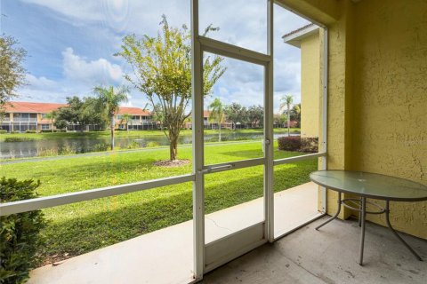 Condo in Land O' Lakes, Florida, 2 bedrooms  № 2400390 - photo 30
