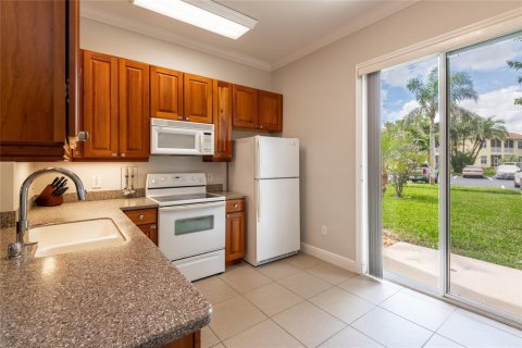 Condo in Land O' Lakes, Florida, 2 bedrooms  № 2400390 - photo 14