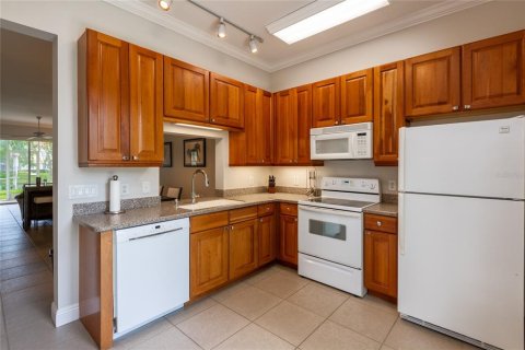 Condo in Land O' Lakes, Florida, 2 bedrooms  № 2400390 - photo 16