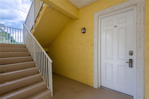 Condo in Land O' Lakes, Florida, 2 bedrooms  № 2400390 - photo 2