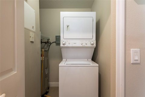 Condo in Land O' Lakes, Florida, 2 bedrooms  № 2400390 - photo 25