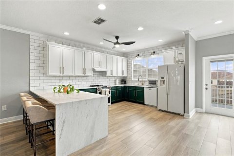 Townhouse in Clermont, Florida 3 bedrooms, 164.62 sq.m. № 2383695 - photo 7