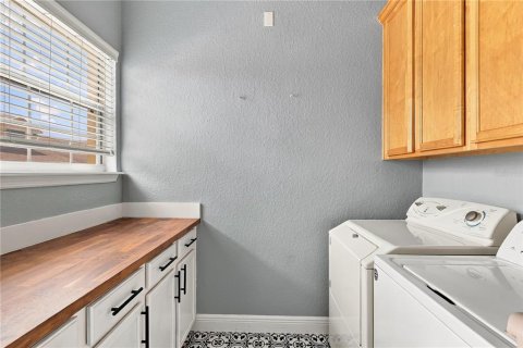 Townhouse in Clermont, Florida 3 bedrooms, 164.62 sq.m. № 2383695 - photo 12
