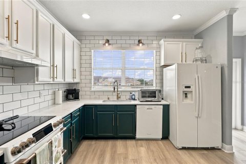 Townhouse in Clermont, Florida 3 bedrooms, 164.62 sq.m. № 2383695 - photo 6