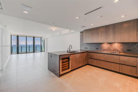 Condo in Pompano Beach, Florida, 3 bedrooms  № 2062904 - photo 16