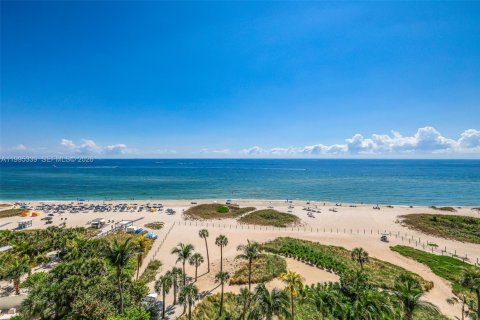 Condo in Pompano Beach, Florida, 3 bedrooms  № 2062904 - photo 20