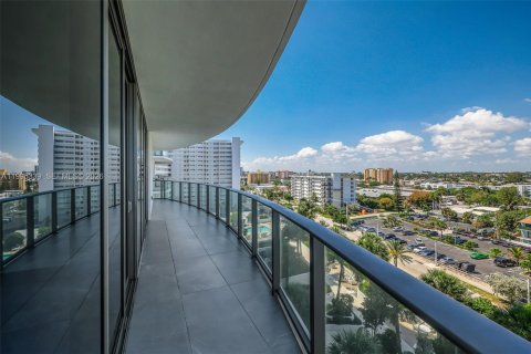 Condo in Pompano Beach, Florida, 3 bedrooms  № 2062904 - photo 12