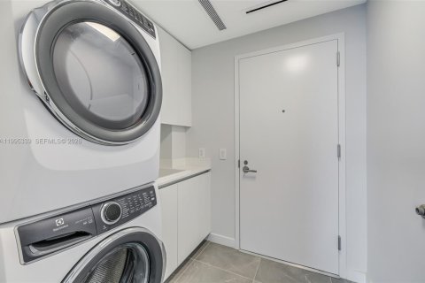 Condo in Pompano Beach, Florida, 3 bedrooms  № 2062904 - photo 19