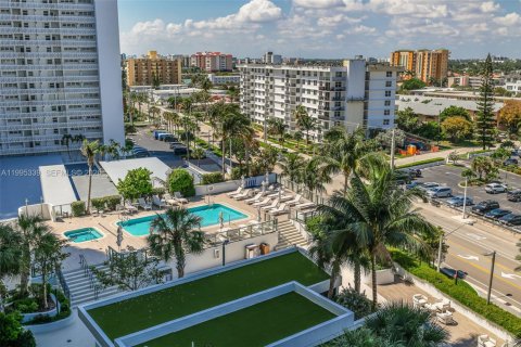 Condo in Pompano Beach, Florida, 3 bedrooms  № 2062904 - photo 29