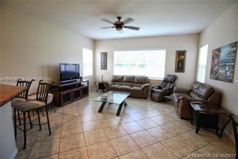 House in Weston, Florida 4 bedrooms, 230.03 sq.m. № 1954156 - photo 7