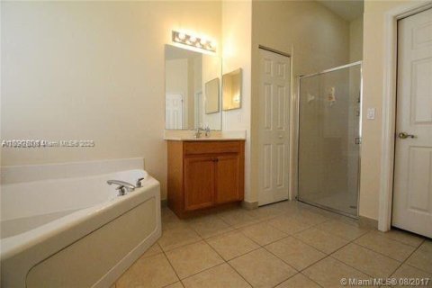 House in Weston, Florida 4 bedrooms, 230.03 sq.m. № 1954156 - photo 10