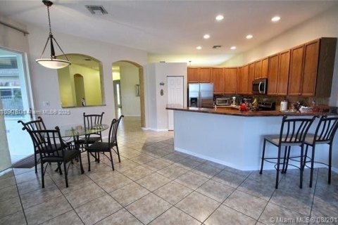 House in Weston, Florida 4 bedrooms, 230.03 sq.m. № 1954156 - photo 5