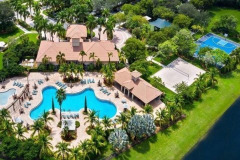 House in Weston, Florida 4 bedrooms, 230.03 sq.m. № 1954156 - photo 16