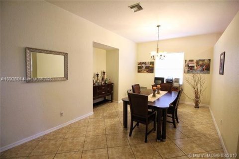 House in Weston, Florida 4 bedrooms, 230.03 sq.m. № 1954156 - photo 4
