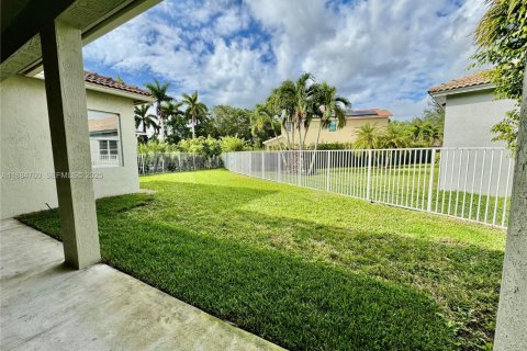 House in Weston, Florida 4 bedrooms, 230.03 sq.m. № 1954156 - photo 20