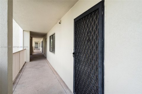 Снять в аренду кондоминиум в Делрей-Бич, Флорида 2 спальни, 114.27м2, № 1986162 - фото 23