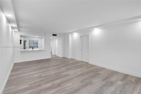 Снять в аренду кондоминиум в Делрей-Бич, Флорида 2 спальни, 114.27м2, № 1986162 - фото 7