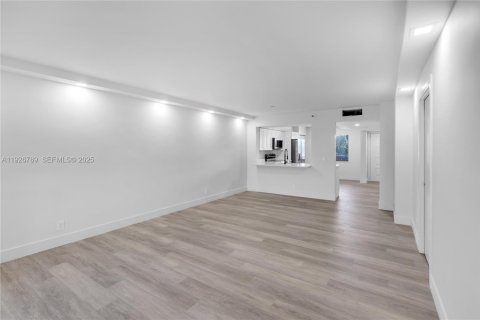 Снять в аренду кондоминиум в Делрей-Бич, Флорида 2 спальни, 114.27м2, № 1986162 - фото 8