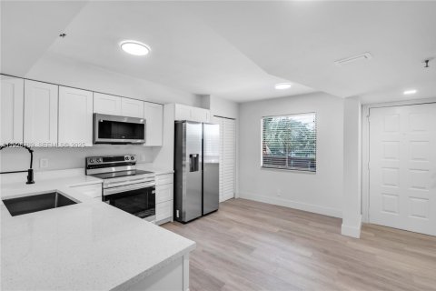 Снять в аренду кондоминиум в Делрей-Бич, Флорида 2 спальни, 114.27м2, № 1986162 - фото 2