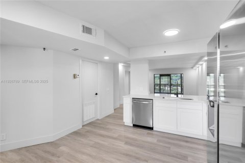 Снять в аренду кондоминиум в Делрей-Бич, Флорида 2 спальни, 114.27м2, № 1986162 - фото 3