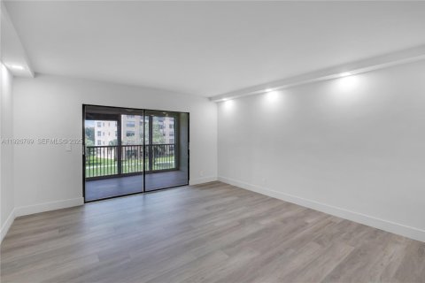 Снять в аренду кондоминиум в Делрей-Бич, Флорида 2 спальни, 114.27м2, № 1986162 - фото 9