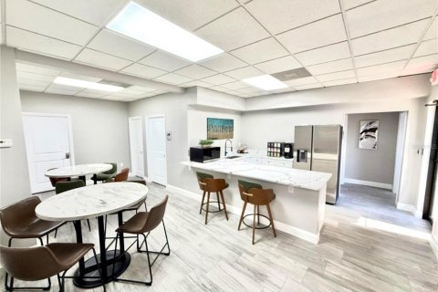 Commercial property in Clearwater, Florida 753.9 sq.m. № 1608491 - photo 3