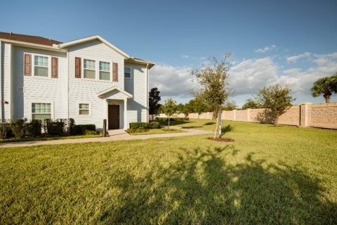 Touwnhouse à vendre à Kissimmee, Floride: 4 chambres, 157.38 m2 № 2291130 - photo 4