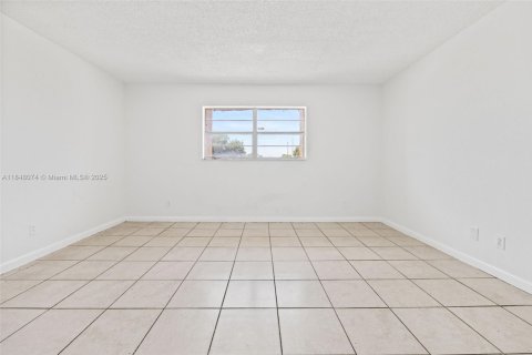 Touwnhouse à vendre à Lauderhill, Floride: 2 chambres, 101.82 m2 № 1850516 - photo 15