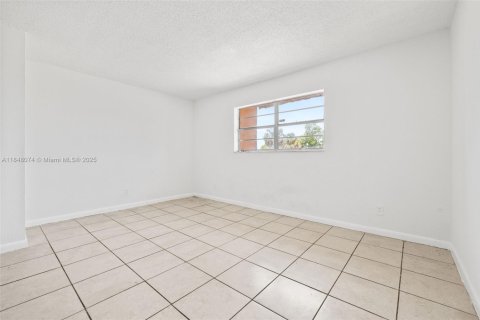 Touwnhouse à vendre à Lauderhill, Floride: 2 chambres, 101.82 m2 № 1850516 - photo 16