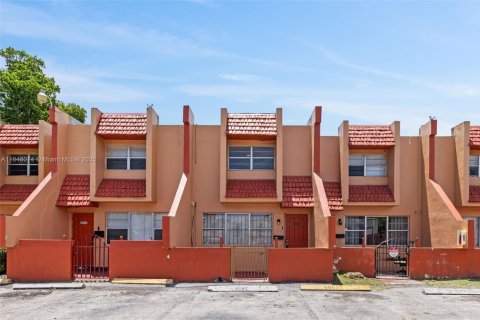 Touwnhouse à vendre à Lauderhill, Floride: 2 chambres, 101.82 m2 № 1850516 - photo 2