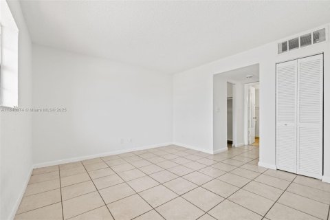Touwnhouse à vendre à Lauderhill, Floride: 2 chambres, 101.82 m2 № 1850516 - photo 18