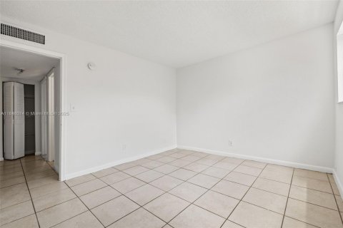 Touwnhouse à vendre à Lauderhill, Floride: 2 chambres, 101.82 m2 № 1850516 - photo 23