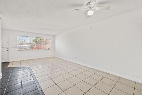 Touwnhouse à vendre à Lauderhill, Floride: 2 chambres, 101.82 m2 № 1850516 - photo 7