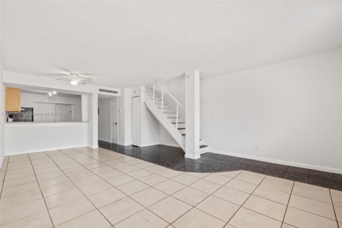 Touwnhouse à vendre à Lauderhill, Floride: 2 chambres, 101.82 m2 № 1850516 - photo 5