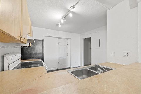 Touwnhouse à vendre à Lauderhill, Floride: 2 chambres, 101.82 m2 № 1850516 - photo 8