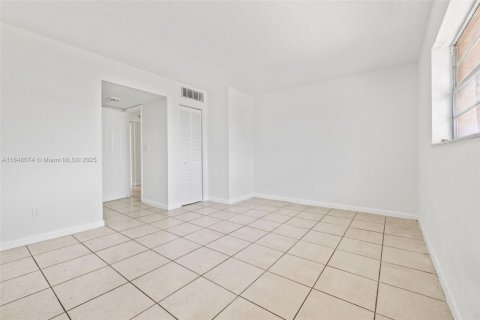 Touwnhouse à vendre à Lauderhill, Floride: 2 chambres, 101.82 m2 № 1850516 - photo 17