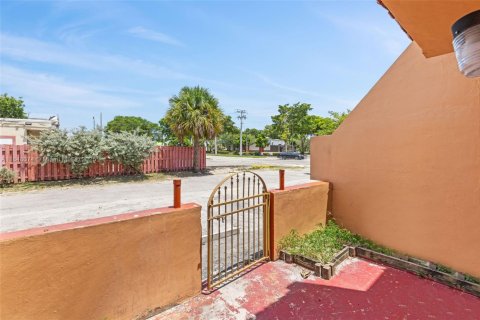 Touwnhouse à vendre à Lauderhill, Floride: 2 chambres, 101.82 m2 № 1850516 - photo 3