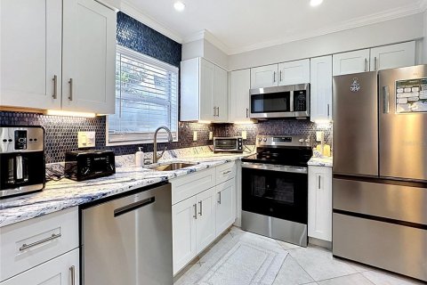 Duplex in Holmes Beach, Florida 2 bedrooms, 97.55 sq.m. № 2167386 - photo 12