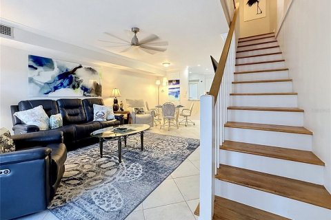 Duplex in Holmes Beach, Florida 2 bedrooms, 97.55 sq.m. № 2167386 - photo 14