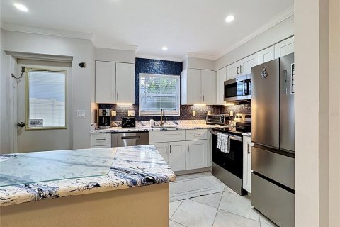 Duplex in Holmes Beach, Florida 2 bedrooms, 97.55 sq.m. № 2167386 - photo 18
