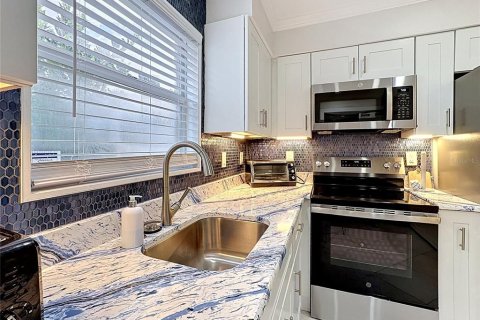 Duplex in Holmes Beach, Florida 2 bedrooms, 97.55 sq.m. № 2167386 - photo 20