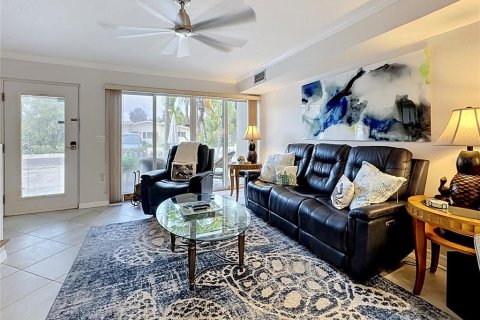 Duplex in Holmes Beach, Florida 2 bedrooms, 97.55 sq.m. № 2167386 - photo 30