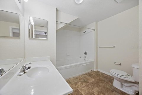 Condo in Kissimmee, Florida, 3 bedrooms № 2394391 - photo 12
