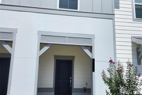 Adosado en venta en Clermont, Florida, 5 dormitorios, 213.68 m2 № 1718450 - foto 1