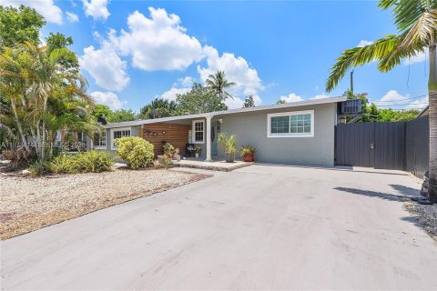 Дом в Холливуд, Флорида 3 спальни, 163.6м2 № 2033979