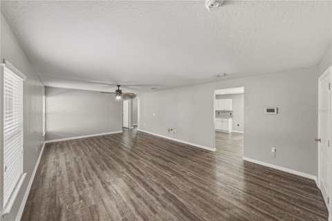 House in Dade City, Florida 4 bedrooms, 258.73 sq.m. № 2135821 - photo 7