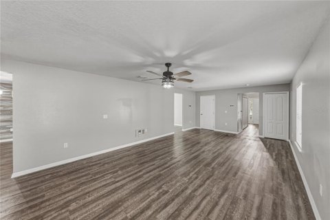 House in Dade City, Florida 4 bedrooms, 258.73 sq.m. № 2135821 - photo 10