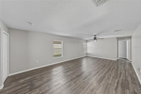 House in Dade City, Florida 4 bedrooms, 258.73 sq.m. № 2135821 - photo 8